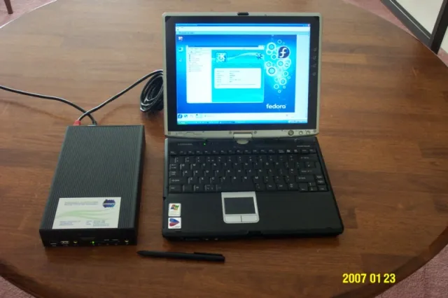 Mini PC running Fedora with MacroView